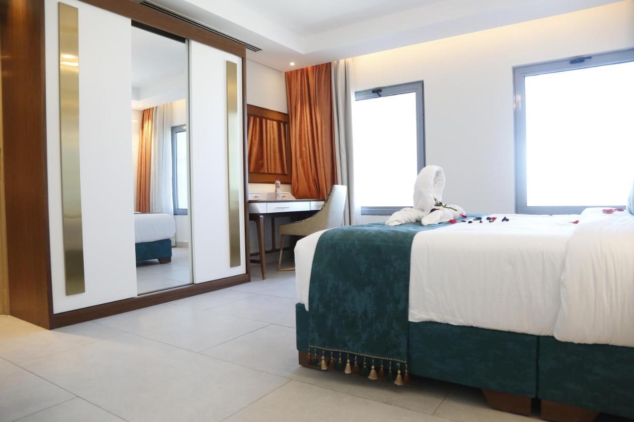 Waterfront Hotel Apartment Lusail Ngoại thất bức ảnh A bedroom at the hotel